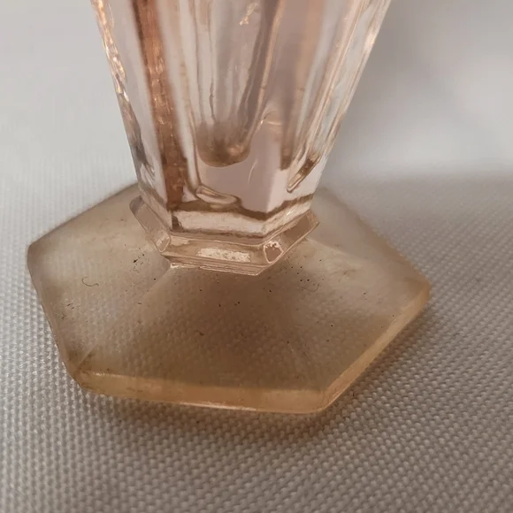 Vintage Pink Glass Salt and Pepper Shakers (109) - Picture 4 of 5